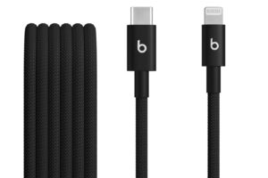 Apple Beats 1.5 M Black