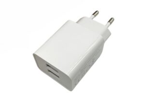 MicroConnect Charger for Smartphones 2.4Amp