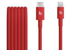 Apple Beats 1.5 M Red